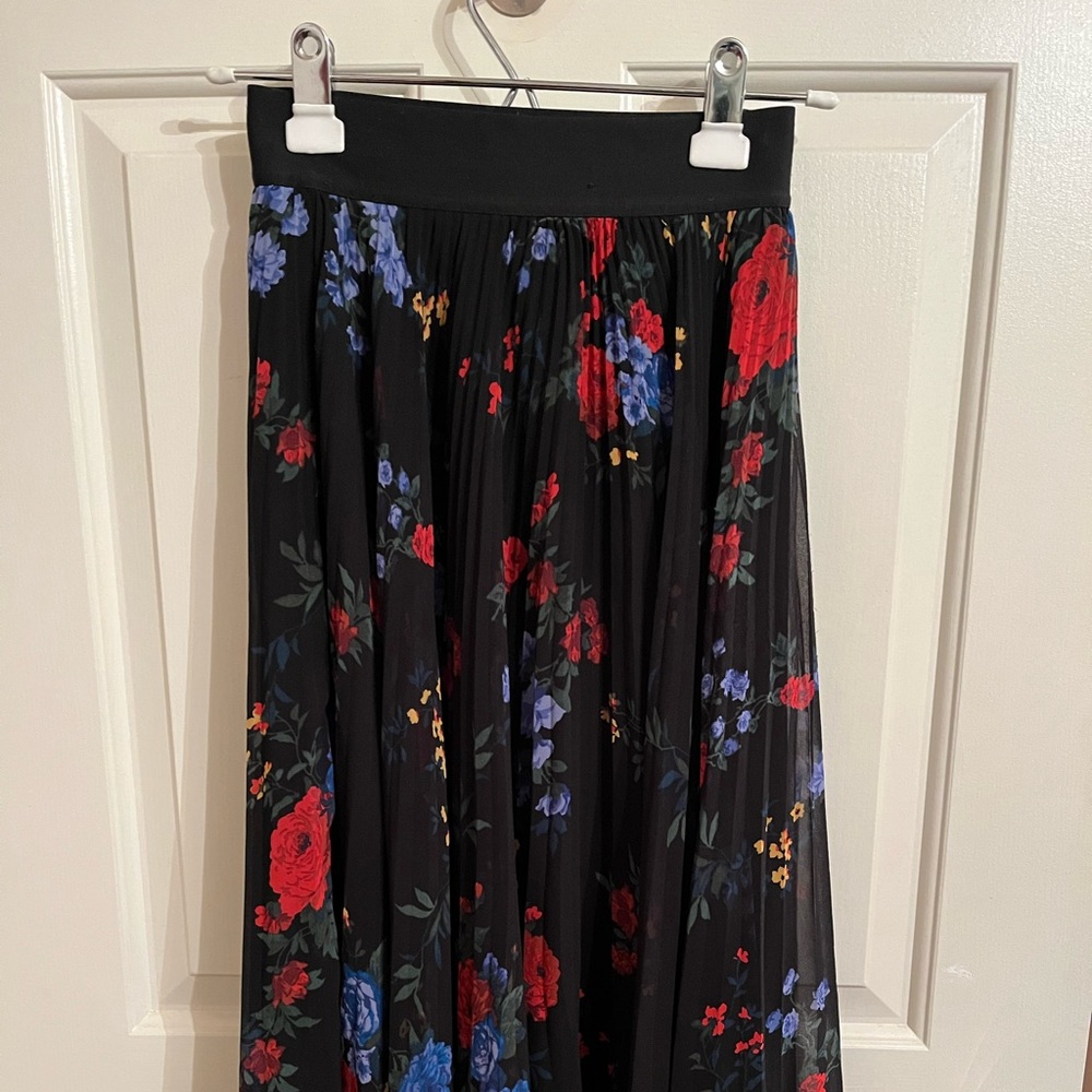 Aritzia Wilfred twirl skirt size XS